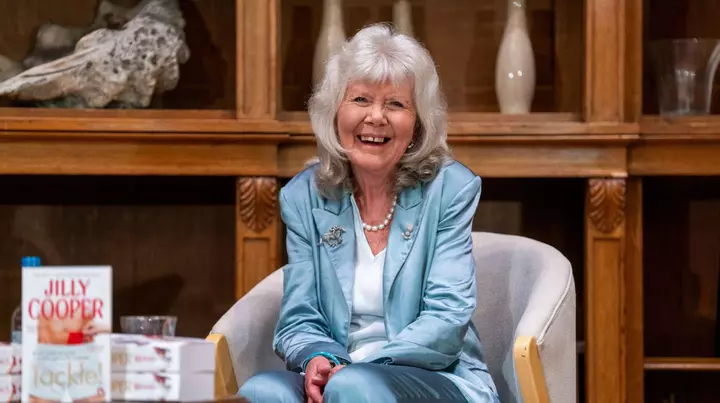 Scriitoarea britanică Jilly Cooper a murit la 88 de ani. Autoarea a fost victima unui tragic accident