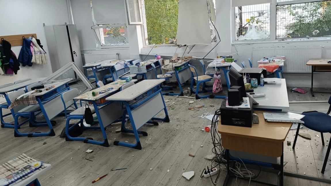 Haos la Liceul „Dimitrie Bolintineanu”! Elevii evacuați de urgență după explozia din Rahova – clădirea arată ca după bombardament