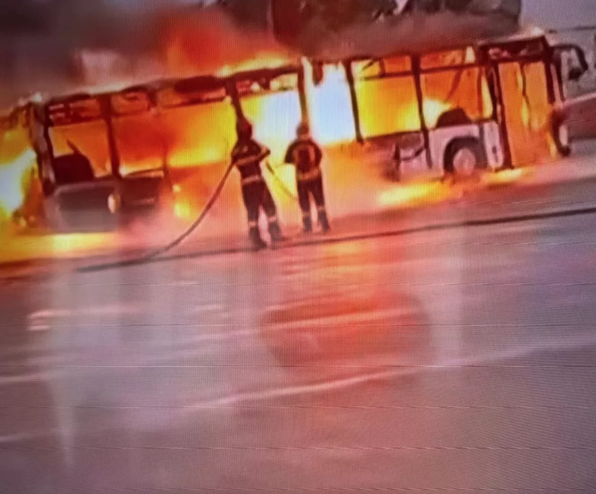 Un autobuz plin cu muncitori a luat foc. Mobilizare disperată a autorităților, care este starea victimelor