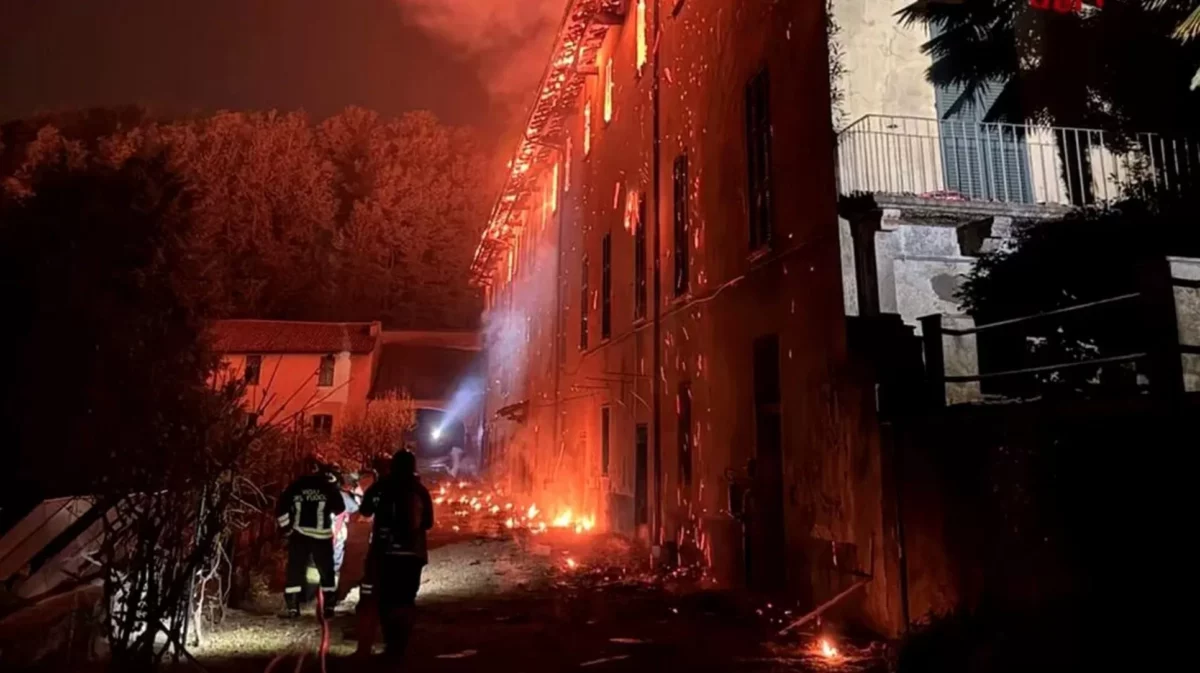 Cea mai cunoscută și iubită mănăstire a luat foc. Incendiul este atât de mare încât s-a distrus aproape totul