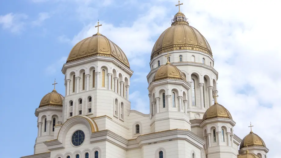 Sfințirea Catedralei Mântuirii Neamului. Detalii despre desfăşurarea slujbei şi programul de acces al pelerinilor în altar