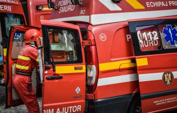 Incendiu puternic la Mănăstirea Cozia Veche din Vâlcea. Pompierii au intervenit de urgență, traficul pe DN7 a fost blocat