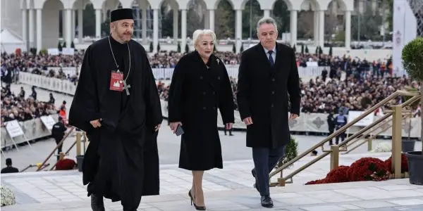 EXCLUSIV- „Oamenii se rugau pentru țară și pentru binele copiilor lor”. Viorica Dăncilă, mesaj emoționant după slujba de sfințire a picturilor din Catedrala Națională