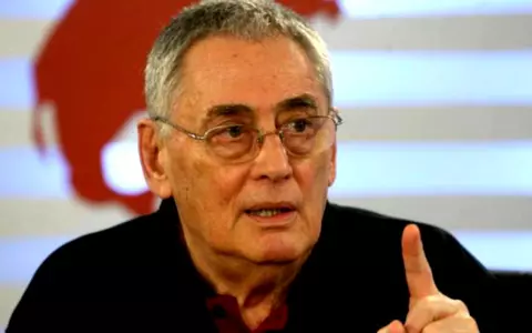 Ultima oră. Din păcate e vorba de Horia Moculescu