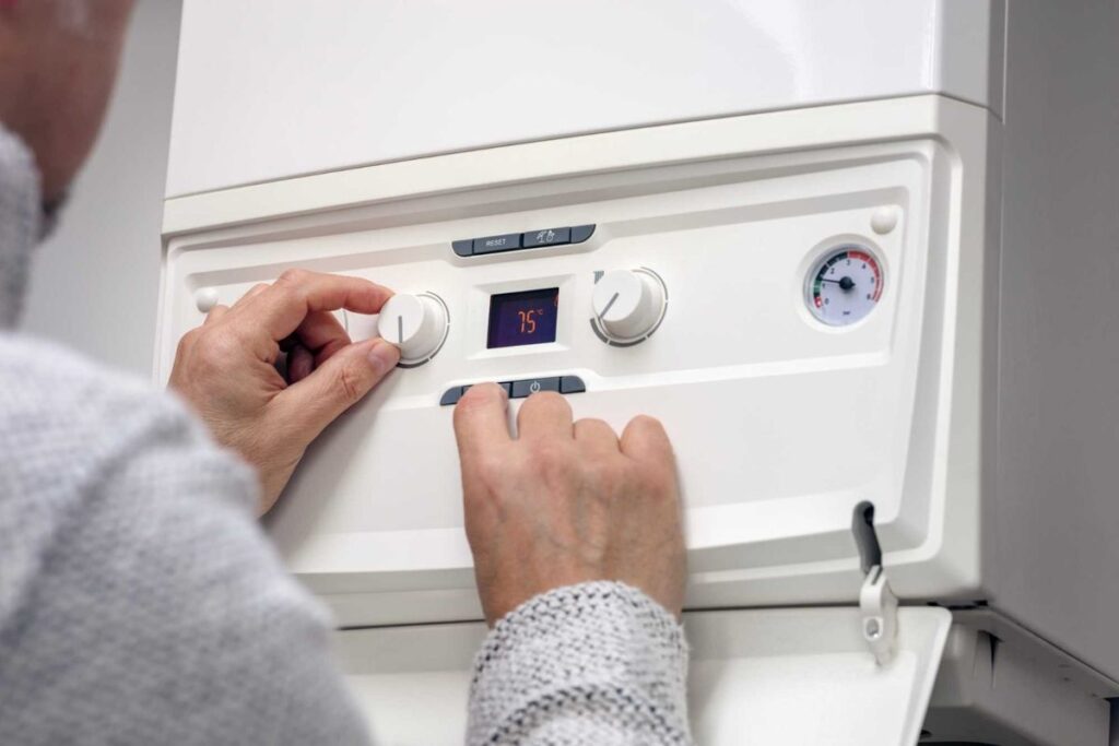 Cât gaz consumă centrala la 19°C, 21°C sau 23°C: estimări și impact pe factură pentru un apartament de 50 mp