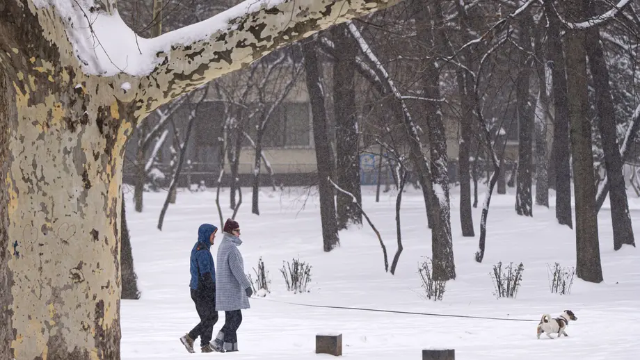 ANM a emis prognoza meteo pentru următoarele două săptămâni. Cât va ţine episodul de frig şi unde va continua să ningă