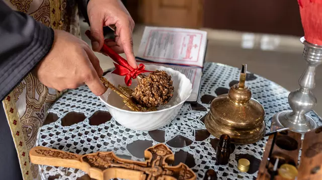 Cum trebuie să primim preotul cu botezul și cum ne pregătim de Bobotează
