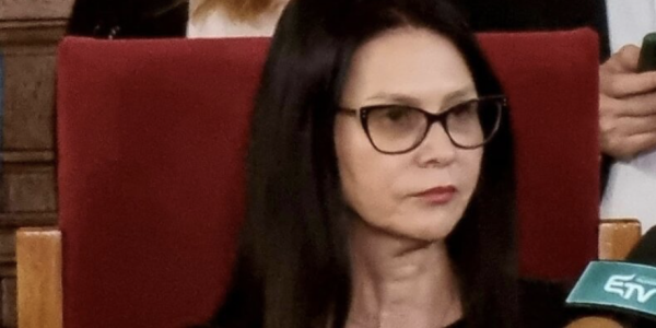 Judecătoarea celebră pentru expresia „m-a sunat Lia” se pensionează. Cine este Ionela Tudor și câți ani are