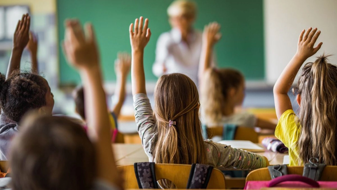 Ministerul Educației schimbă radical evaluarea elevilor! Din septembrie 2026, notele vor fi acordate exclusiv după standarde naționale