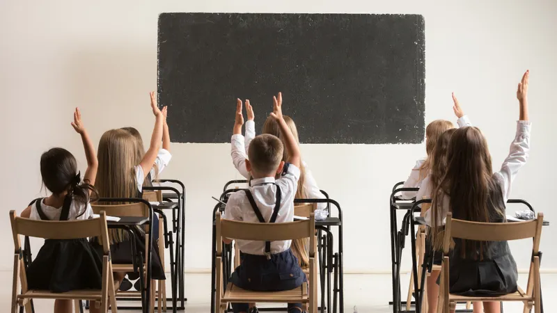 Viscolul închide școlile! Județele în care elevii fac cursurile online