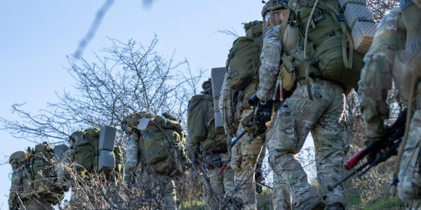 Pensiile militare, în vizorul Guvernului. Ce se pregătește pentru Armată și MAI