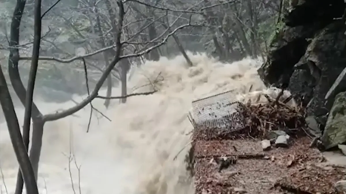 Fenomene meteo periculoase în România! INHGA a emis cod portocaliu de inundații