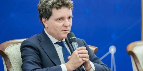 Nicușor Dan a semnat: o taxă dispare, românii scapă de această obligație