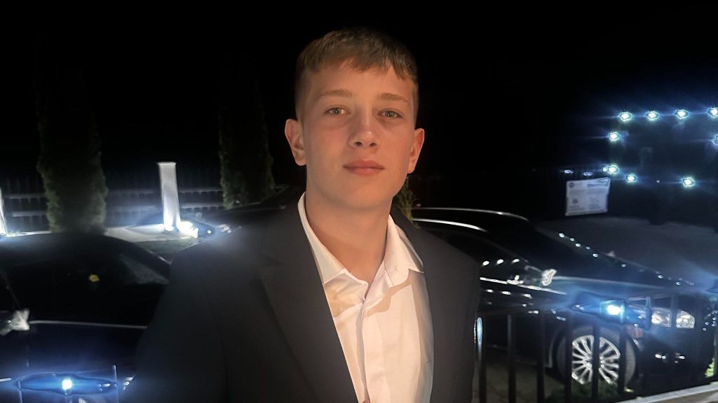 Edi s-a stins din viață la 16 ani, în urma unui grav incident rutier. Întreaga comunitate îi plânge sfârșitul subit: „Viața lui s-a frânt m￼
