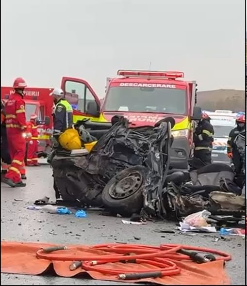 Cinci bărbați și-au pierdut viața în această dimineață într-un impact puternic în Cluj. Printre ei se aflau și doi minori