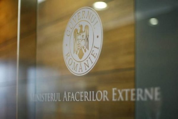 Spațiul aerian al Emiratelor Arabe Unite, închis oficial: Ce se întâmplă cu românii blocați, de fapt? Reacția MAE: „Nu există zboruri de repatriere”