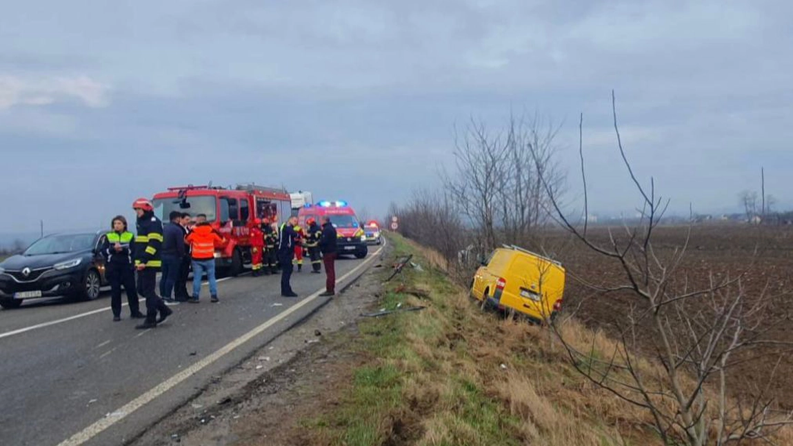 Accident rutier cu patru mașini la Blăgești, lângă Pașcani! Alerta a fost dată prin apel E-Call