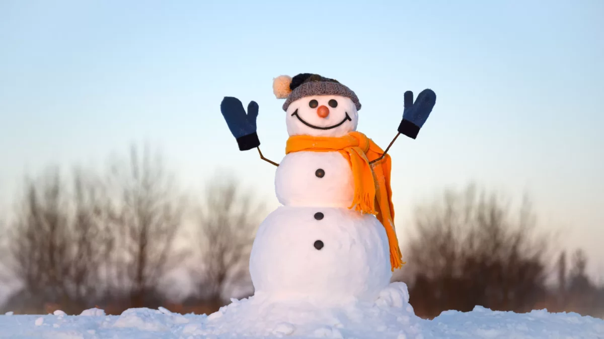 Incredibil! Facem oameni de zăpadă de Paște după ce meteorologii au anunțat mai multă zăpadă și…