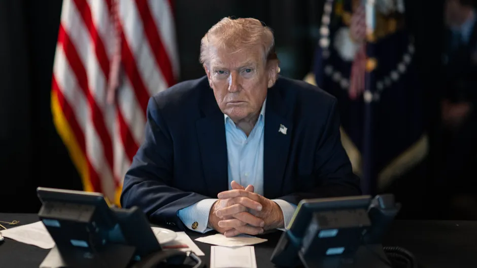 Lovitură pentru Trump: ambasada SUA din Riad și o bază militară din Bahrein, în flăcări. Liderul de la Casa Albă promite răzbunare