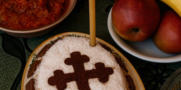 Ce se dă de pomană de Izvorul Tămăduirii. Tradiții, semnificații și obiceiuri respectate de credincioși