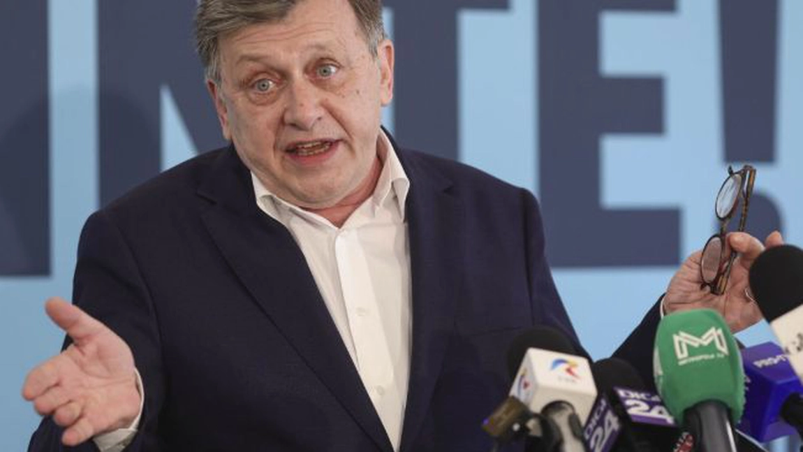 Crin Antonescu îl ridiculizează pe Ilie Bolojan: „Numai trotineta îi mai lipsește!“