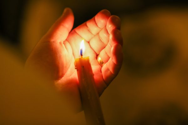 Ce trebuie să arunci din casă în Miercurea Luminată pentru a avea noroc tot anul