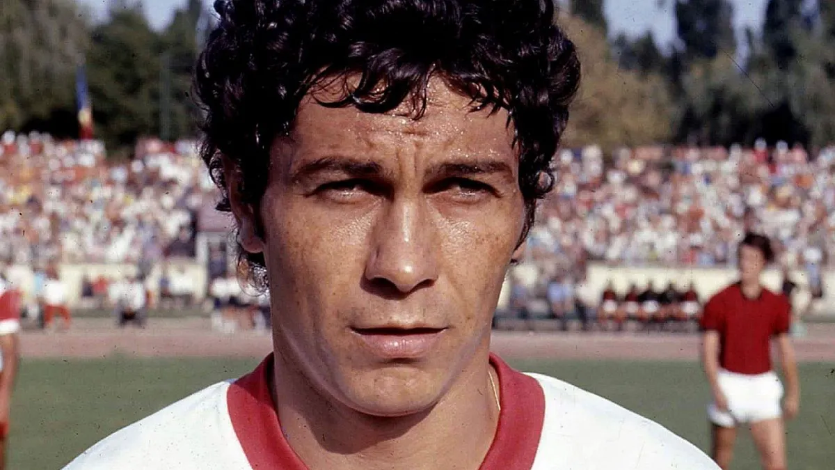 Mircea Lucescu, record absolut în Liga 1! E cel mai în vârstă jucător din istorie care a intrat pe teren