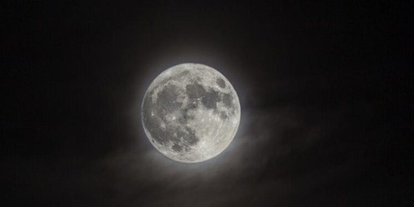 Ritualul secret al Lunii Pline din aprilie 2026! Borcanul care îți poate aduce bani, noroc și oportunități neașteptate