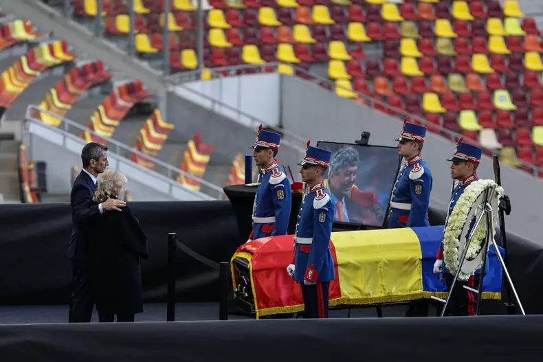 Primele imagini de la înmormântarea lui Mircea Lucescu. Programul funeraliilor