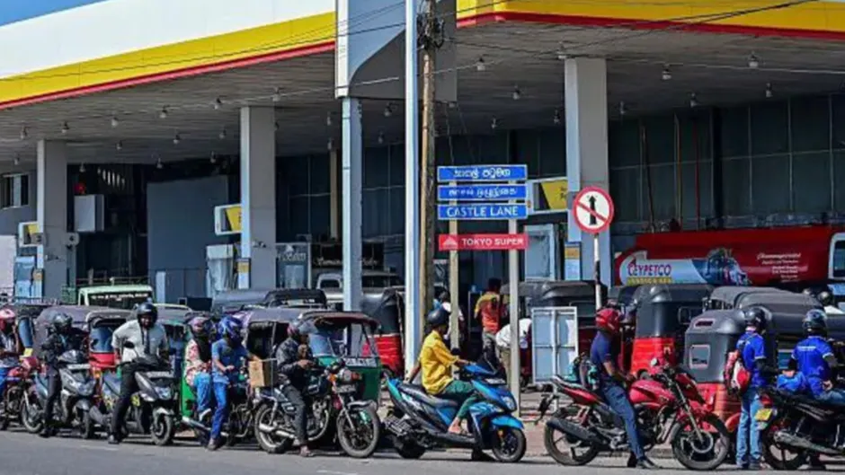 Fiecare zi de miercuri, sărbătoare națională. Țările din Asia adoptă măsuri extreme pentru a face economie de benzină și motorină