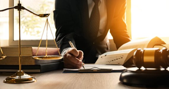 Greșeala care te lasă fără moștenire, chiar dacă ești copilul legal. Mulți români află prea târziu