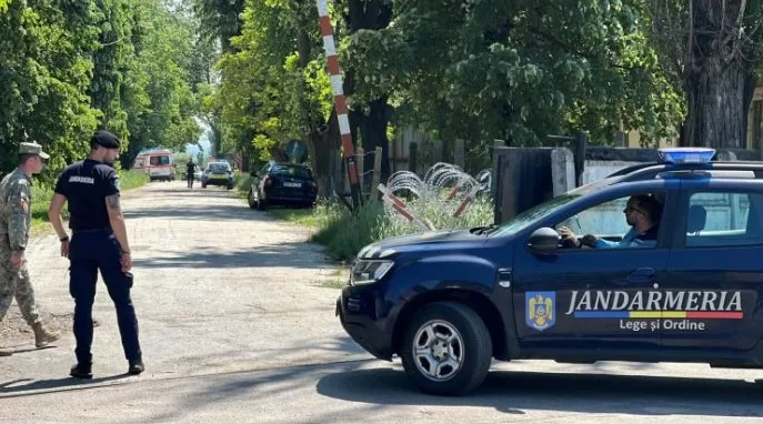 Explozie puternică la o unitate militară. Intervenție de amploare