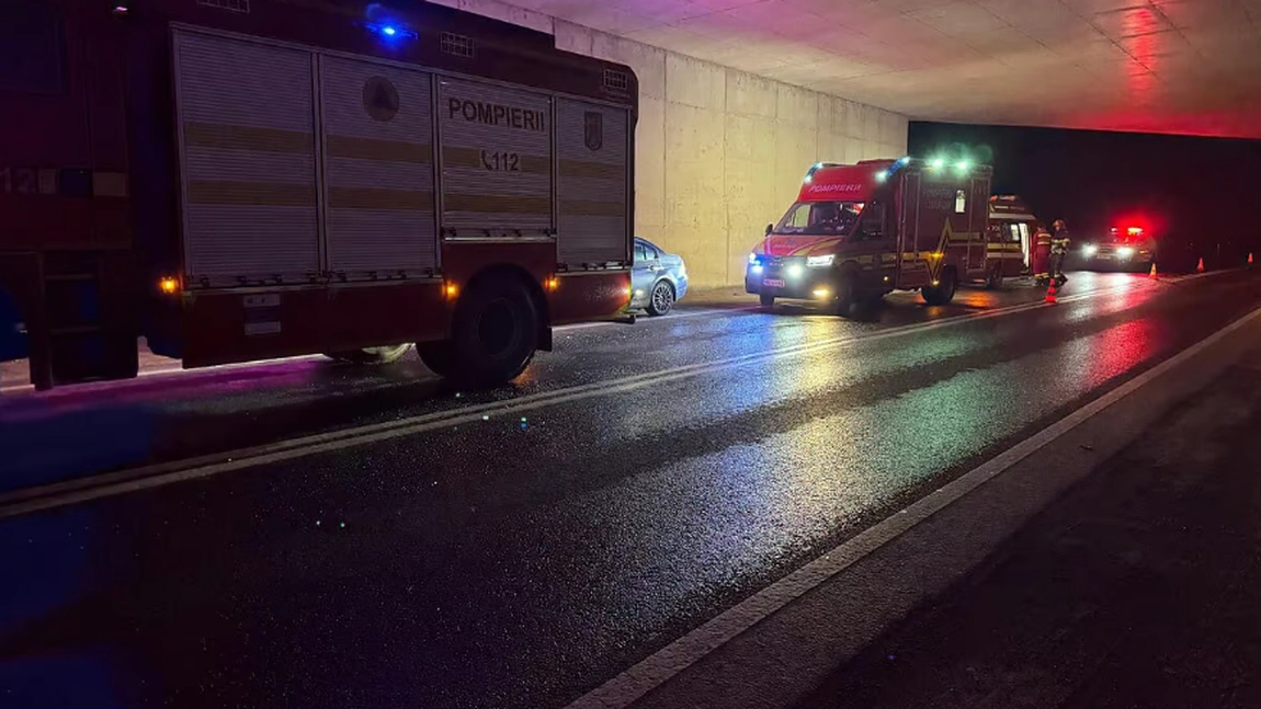 Accident mortal în Alba. Un tânăr de 24 de ani a murit după ce s-a izbit cu mașina de pasajul Autostrăzii A1, la Șibot