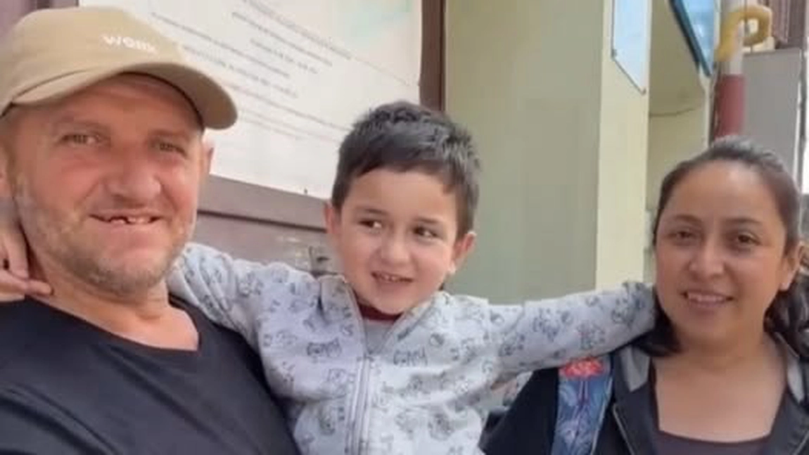 Alexandru, băiețelul de 5 ani găsit în pădure, a fost externat! Ce a declarat mama copilului, la ieșirea din spital!