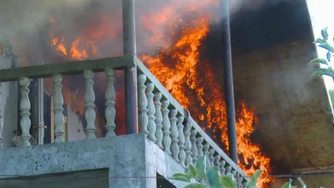 Femeie găsită carbonizată în propria locuință. Incendiu devastator a fost cauzat de explozia unei butelii