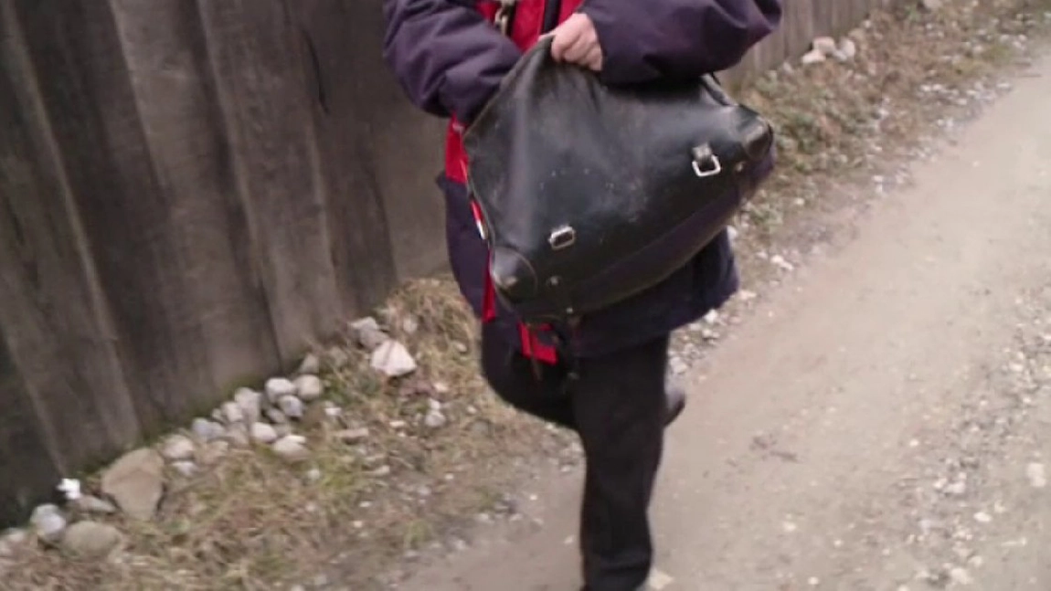 Scandal uriaș în Constanța! O poștăriță este acuzată că a furat pensii și alocații după ce a falsificat zeci de semnături