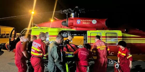 Cine este Miruna, adolescenta din Craiova care se zbate între viață și moarte după o infecție bacteriană. A fost adusă la București cu un elicopter Black Hawk