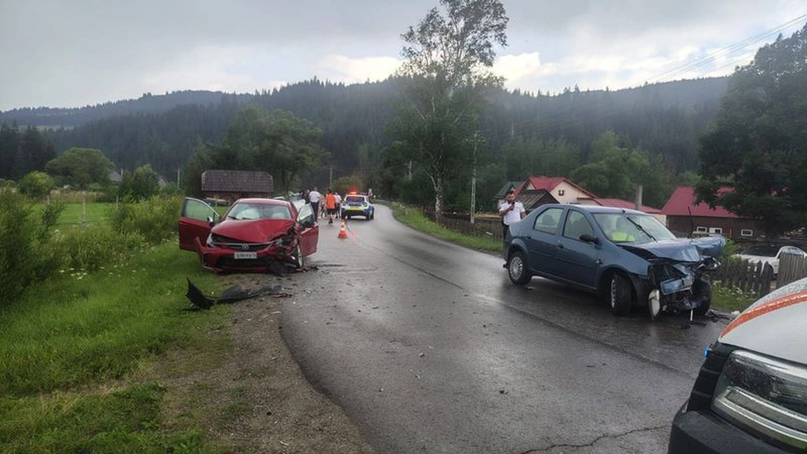 Cinci răniți, printre care un copil de 7 ani, după o coliziune frontală între două mașini în Suceava