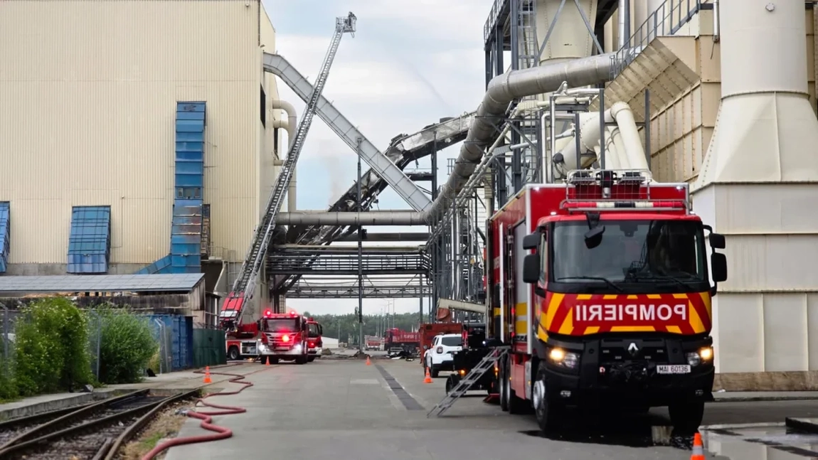 Două explozii și un incendiu puternic la o fabrică de prelucrare a lemnului din Brașov. Planul Roșu a fost activat