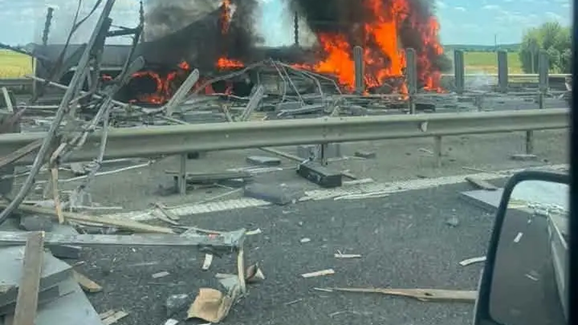Camion în flăcări pe Autostrada A3, după ce a rupt glisiera și a ajuns pe contrasens. Traficul a fost blocat