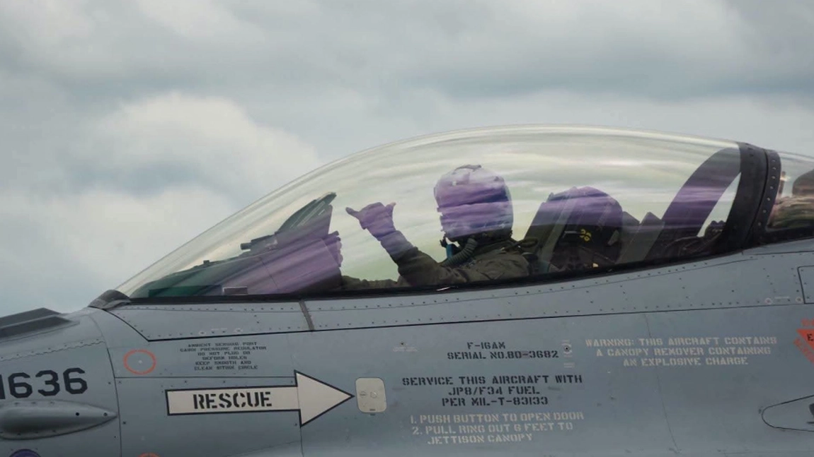 Cine sunt piloții români care au doborât două drone în mai puțin de 24 de ore. Șeful Armatei vrea decorarea căpitanului de F-16: „Doi oameni tineri care și-au făcut datoria”