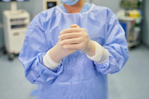Cine era, de fapt, medicul care s-ar fi aruncat de la etaj la Spitalul Universitar din București