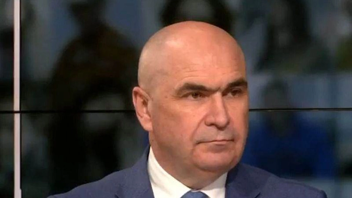 Un elev orfan, cu media aproape 10, îi bate obrazul lui Ilie Bolojan, după scandalul burselor: „Ne ajută foarte mult acei bani!”