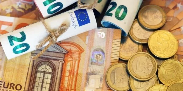 Cursul valutar 21 august 2026. Schimbări pe piața valutară din România. La cât a ajuns Euro în plină criză energetică