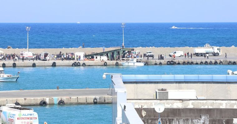 Un feribot cu 267 de persoane la bord s-a răsturnat și s-a scufundat duminică în largul orașului Girne, în partea de nord a Ciprului. Bilanțul tragediei a ajuns la opt morți, în timp ce alte 17 persoane sunt în continuare date dispărute.