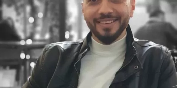 Imagine sfâșietoare la căpătâiul lui Marius Totolici. Tânărul de 37 de ani, îmbrăcat în mire