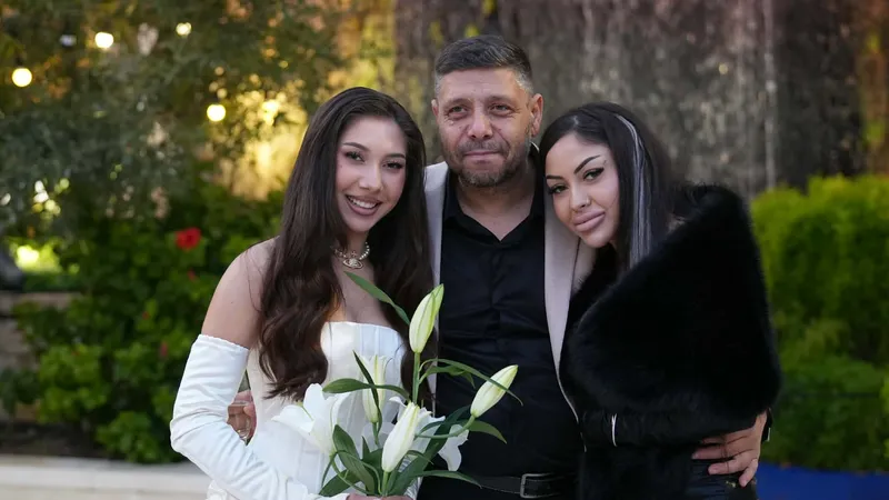 Ei sunt tatăl și sora Valentinei, tânăra găsită moartă într-o valiză în Olt. Familia se bucură de notorietate în comunitate