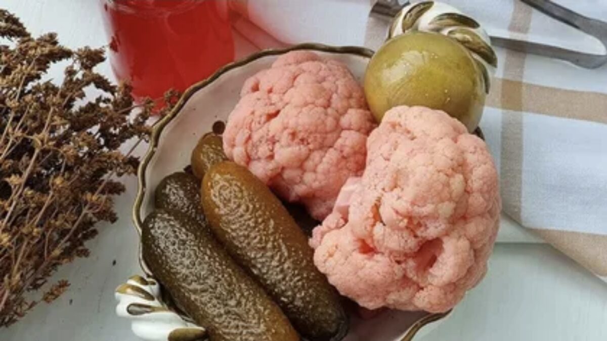 Ce sare trebuie să pui în murături ca să nu se înmoaie. Ingredientul banal care schimbă tot