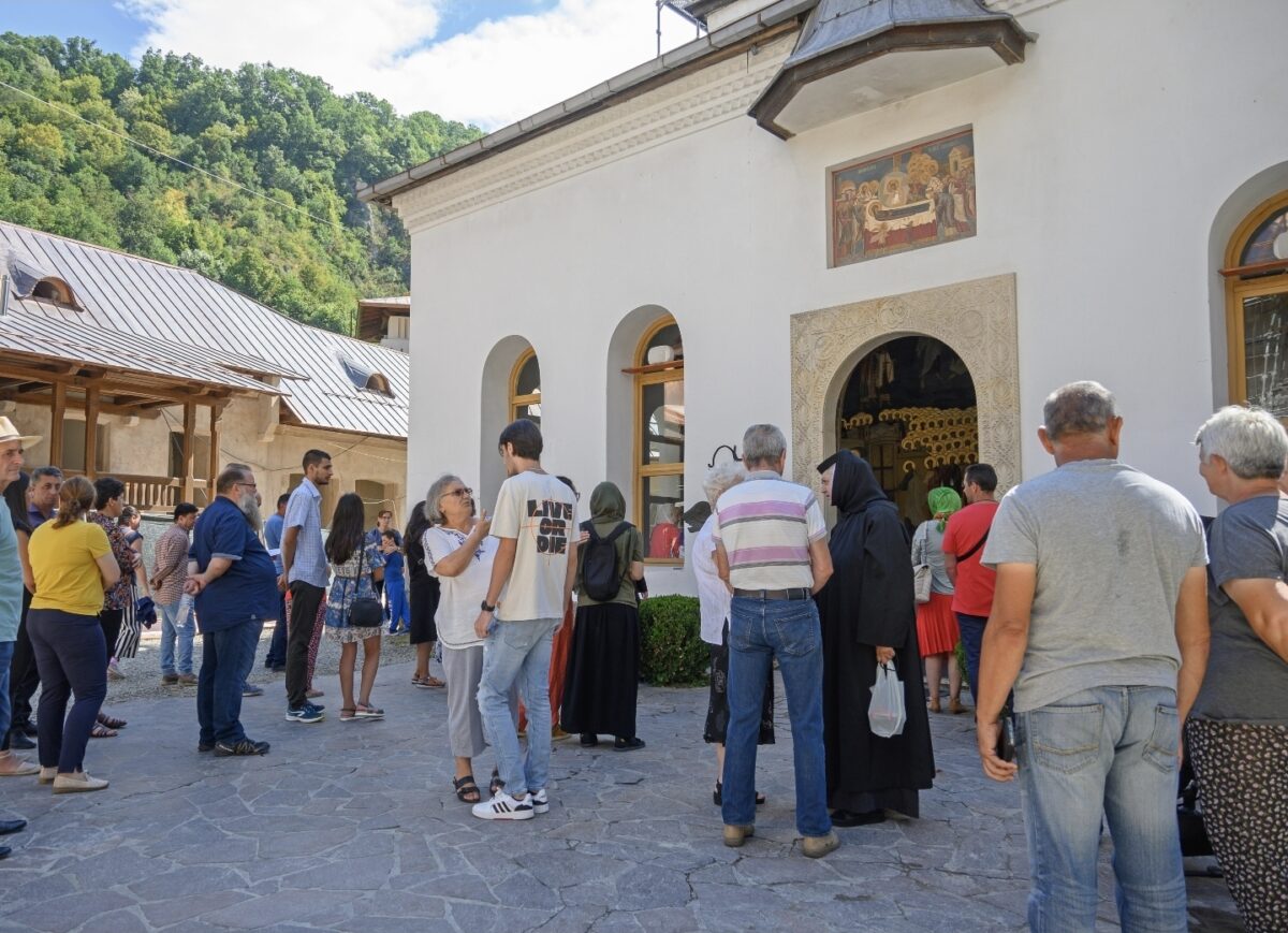Sărbătoare cu cruce neagră în calendar ortodox la data de 28 septembrie 2026: Rugăciunea puternică rostită pentru sănătatea și binele familiei