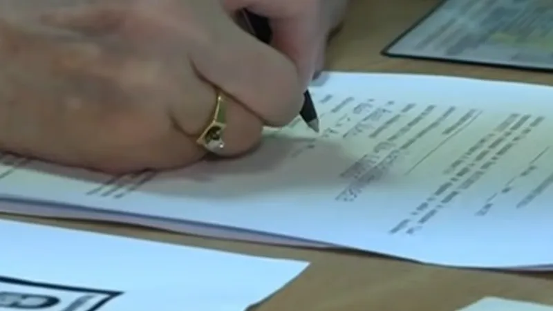 Adeverința de vechime pentru pensie: Cum o obții dacă ai lucrat înainte de 2001 și ce poți face dacă firma s-a desființat